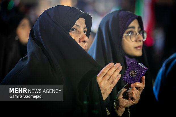 احیای شب بیست و سوم ماه مبارک رمضان در میدان انقلاب اسلامی تهران