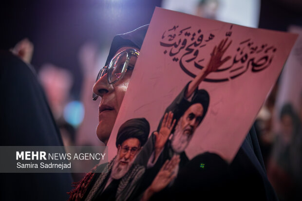 احیای شب بیست و سوم ماه مبارک رمضان در میدان انقلاب اسلامی تهران