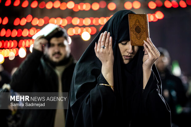 احیای شب بیست و سوم ماه مبارک رمضان در میدان انقلاب اسلامی تهران