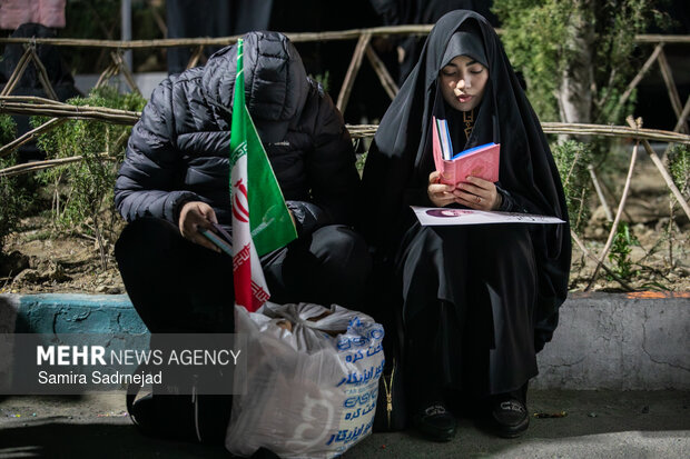 احیای شب بیست و سوم ماه مبارک رمضان در میدان انقلاب اسلامی تهران