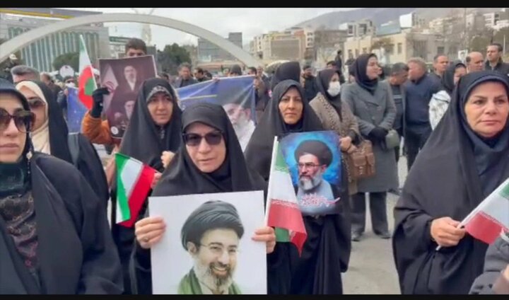 آغاز راهپیمایی در سنندج با طنین مرگ بر آمریکا و مرگ بر اسرائیل