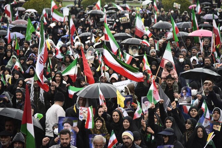 زیر باران نقش جهان؛ اصفهان با مشتهای گرهکرده پاسخ اسرائیل را داد