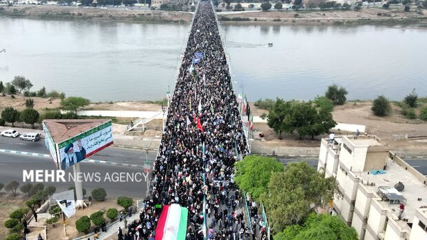 موج جمعیت بی‌نظیر در اهواز؛ راهپیمایی قدس با شکوهی کم‌سابقه برگزار شد