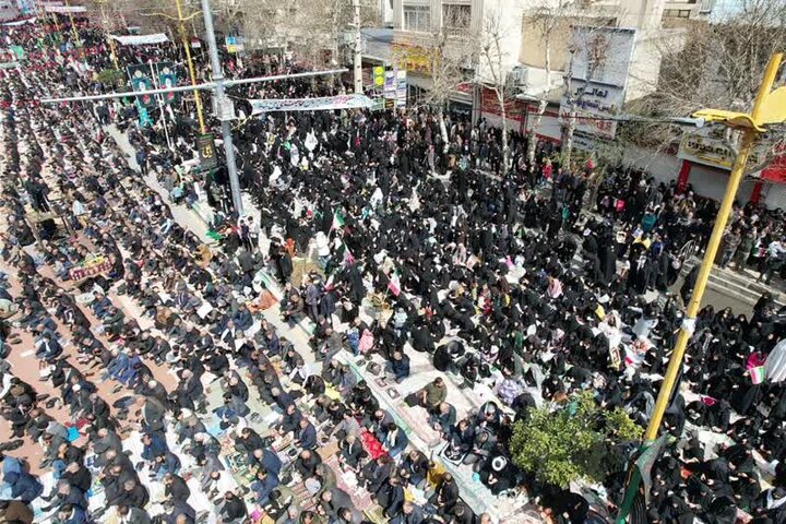 تصاویر هوایی از صفوف طولانی اقامه نمازجمعه روز قدس در خرم‌آباد