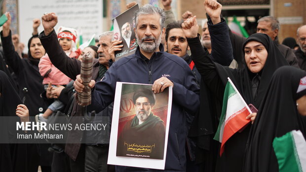 احترام نظامی کرمانشاهیان هنگام پخش سرود ملی در رزمایش جانفدا