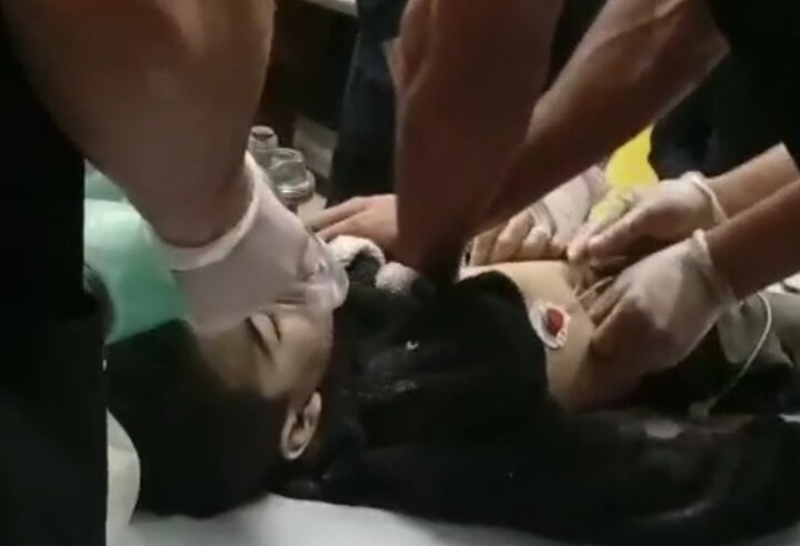 تصاویری از تلاش عوامل امدادی برای نجات کودک ۱۱ ساله