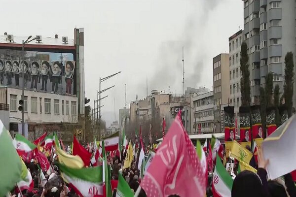 في يوم القدس.. قصف إسرائيلي قرب مسيرة بساحة الثورة وسط طهران