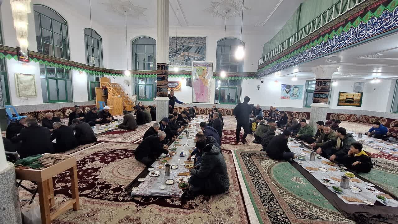 میزبانی مساجد گیلان با برپایی سفره های ساده افطار از مردم روزه دار 