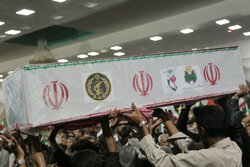 پیکر یکی از شهدای جنگ رمضان در میناب تشییع و تدفین شد