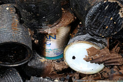 تجاوز آمریکایی - صهیونی به انبارذخیره دارو و شیرخشک در همدان