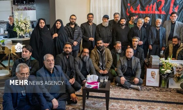 هنرمندان قمی با خانواده شهید سپهبد عبدالرحیم موسوی دیدار کردند