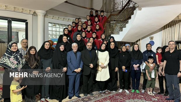 دیدار سفیر ایران در مالزی با اعضای تیم ملی فوتبال بانوان