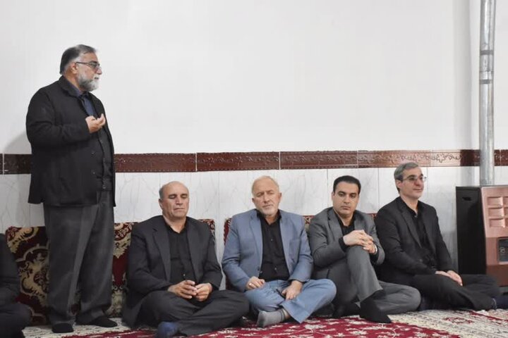 معاون استاندار لرستان با خانواده شهدای روستای «انگز» دیدار کرد
