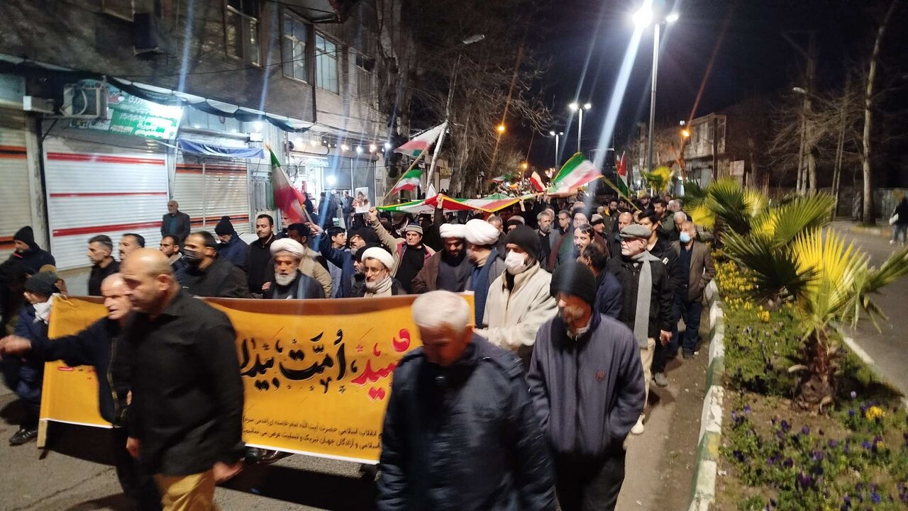 راهپیمایی مردم آستانه اشرفیه در اقامه عزای سیدالشهدای انقلاب 