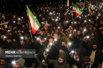 این مردم خستگی نمی‌شناسد؛ حضور در خیابان تکلیف است