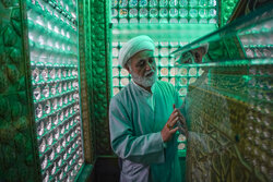 غبارروبی حرم مطهر حضرت شاهچراغ(ع)