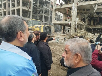 بازدید جمعی از اعضای کمیسیون شوراها از اماکن آسیب‌دیده تهران