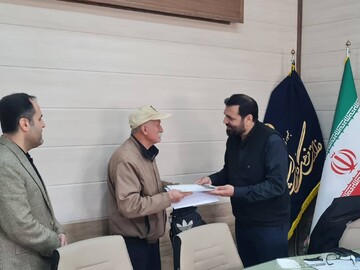 تجلیل مدیرکل فرهنگ و ارشاد اسلامی کردستان از دو نویسنده سنندجی