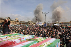 تشییع شهدای جنگ رمضان در همدان همزمان با حملات موشکی