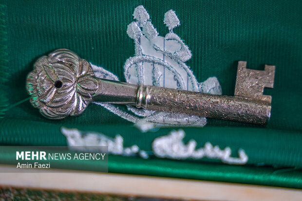 غبارروبی حرم مطهر حضرت شاهچراغ(ع)