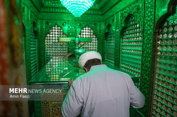 غبارروبی حرم مطهر حضرت شاهچراغ(ع)