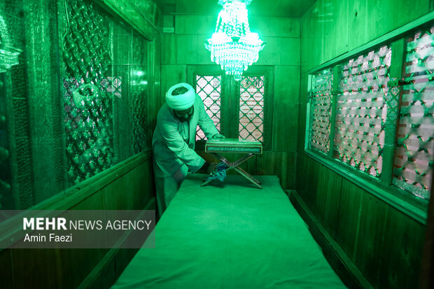 غبارروبی حرم مطهر حضرت شاهچراغ(ع)