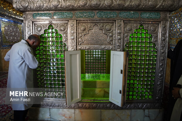 غبارروبی حرم مطهر حضرت شاهچراغ(ع)