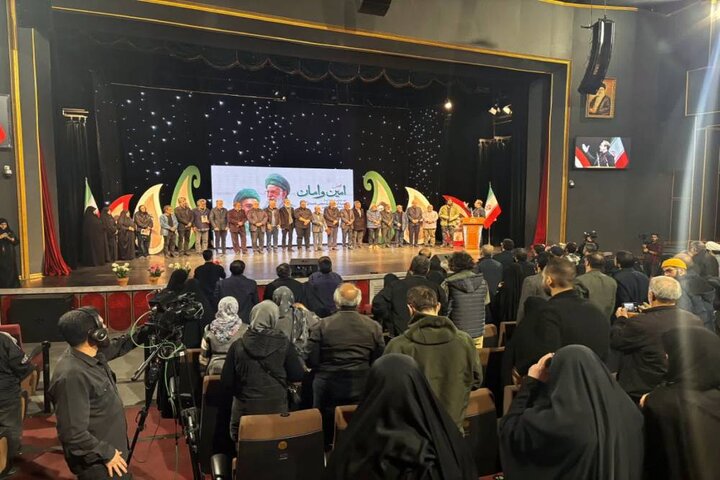 بیعت بزرگ هنرمندان با رهبر معظم انقلاب/ هنر مردان الهی ازجنس شهادت است بیعت بزرگ هنرمندان با رهبر معظم انقلاب/ هنر مردان الهی ازجنس شهادت است