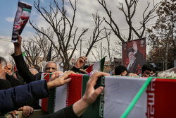 بدرقه ۱۷ شهید از میدان فیض تا گلستان شهدا در اصفهان