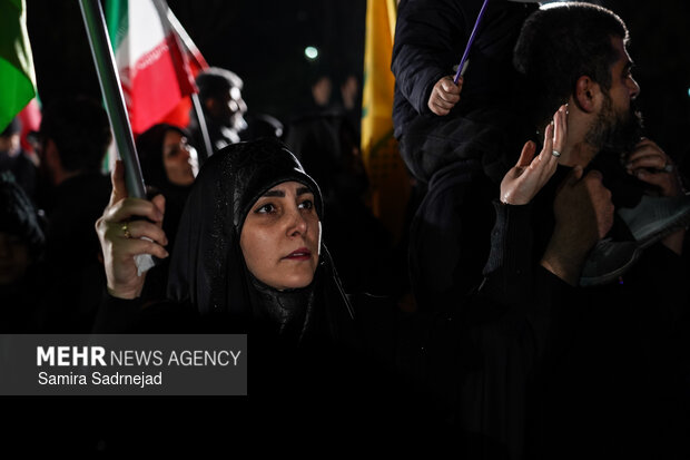 تجمع مردمی «ما به سوی میدان جنگ پرواز میکنیم» تجمع مردمی «ما به سوی میدان جنگ پرواز میکنیم»
