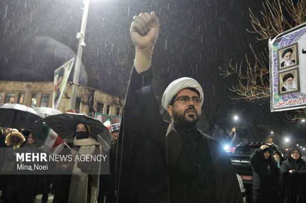 اجتماع بیعت تبریزی‌ها با رهبر انقلاب