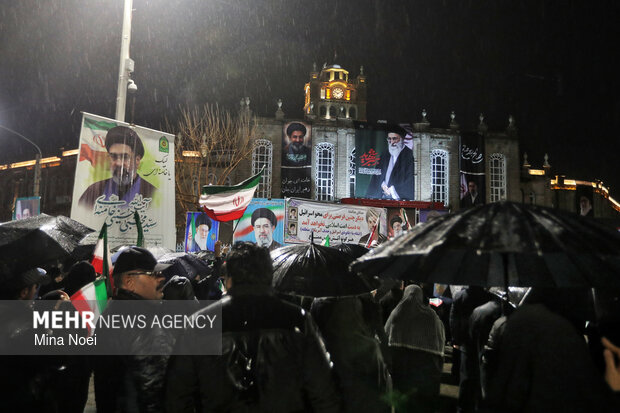 اجتماع بیعت تبریزی‌ها با رهبر انقلاب
