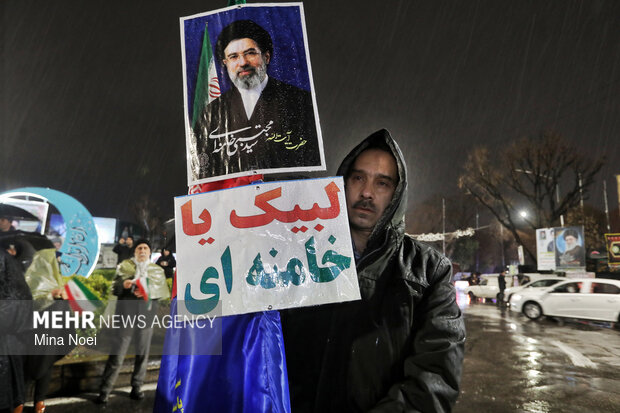 تبعیت از رهبری راه عبور از برهه حساس کنونی