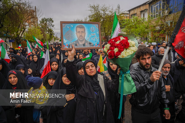 تشییع 5 شهید مدافع وطن در شیراز