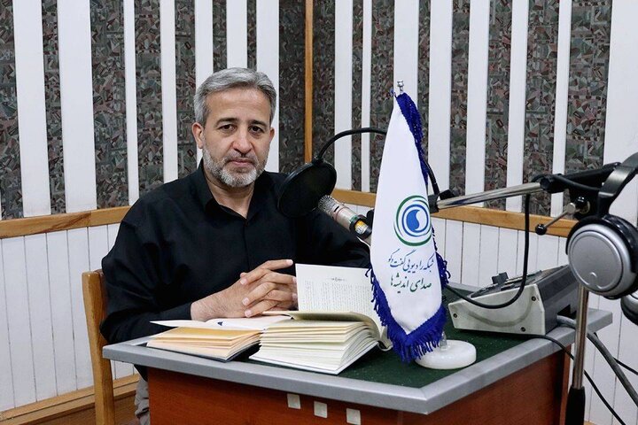 مجری رادیو: با رهبر معظم انقلاب برای آینده ایران هم‌پیمان هستیم