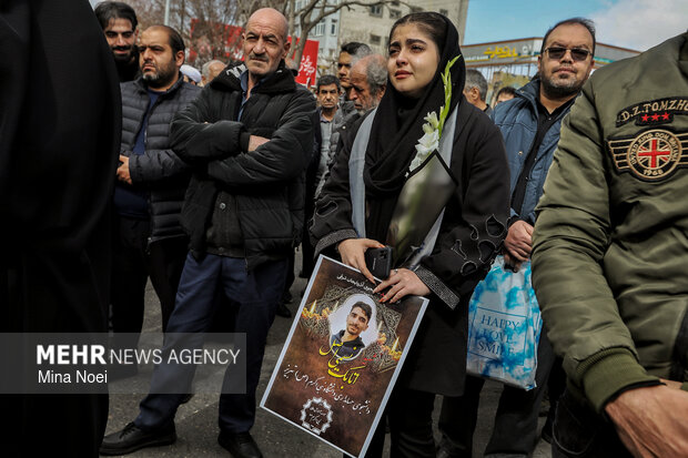 تشییع پیکر شهدای جنگ رمضان در تبریز