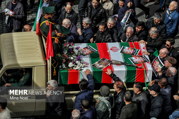 تشییع پیکر شهدای جنگ رمضان در تبریز