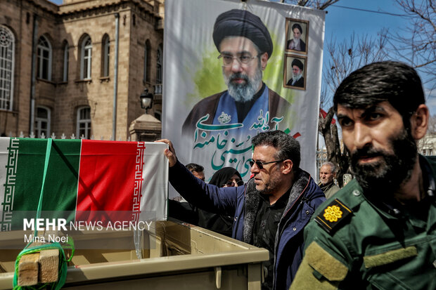 تشییع پیکر شهدای جنگ رمضان در تبریز