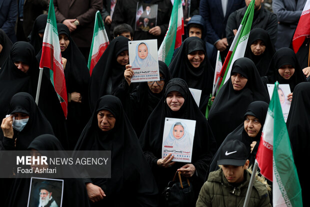 تجمع فرهنگیان و دانش آموزان در محکومیت جنایات آمریکایی صهیونیستی