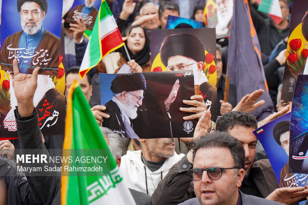 بیعت لُرهای ساکن شیراز با رهبر انقلاب