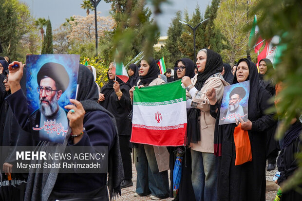 بیعت لُرهای ساکن شیراز با رهبر انقلاب