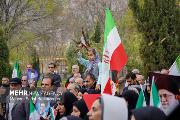 بیعت لُرهای ساکن شیراز با رهبر انقلاب