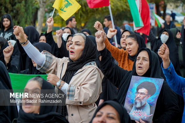 بیعت لُرهای ساکن شیراز با رهبر انقلاب