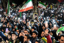 اجتماع شبانه مشهدی‌ها در بیعت با رهبر انقلاب