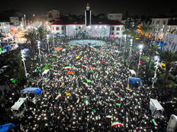 اجتماع شبانه مردم رشت در بیعت با رهبر انقلاب