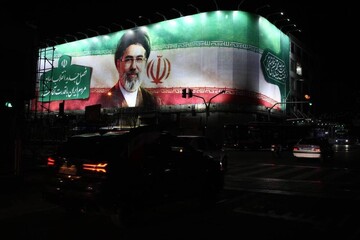 دیوارنگاره خیابان ولیعصر (عج) با طرحی از رهبر جدید انقلاب 