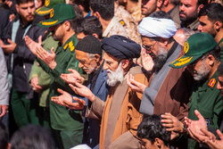 اقامه نماز میت بر پیکر شهید علیرضا بیات در قبله تهران