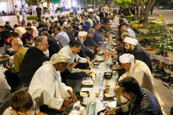 افطار همدلی و اتحاد به یاد رهبر شهید و شهدای جنگ رمضان در کیش