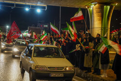 مردم اصفهان همچنان پای کار انقلاب