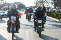 برگزاری رژه خودرویی و موتوری در روستای طولای قشم